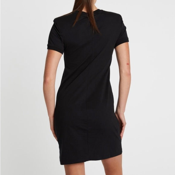 Nike, Sportswear Icon Clash T-Shirt Dress - Black/White - Picture 3 of 4